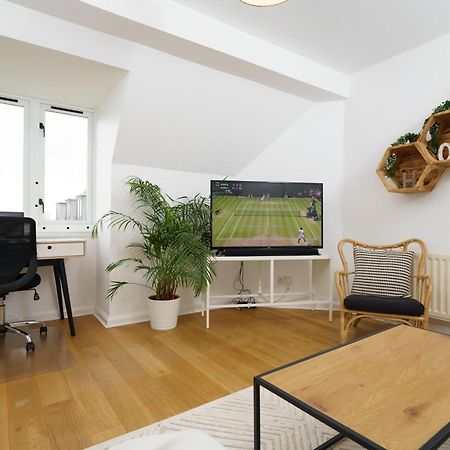 Lovely Apartment In Victoria Park Village ลอนดอน ภายนอก รูปภาพ