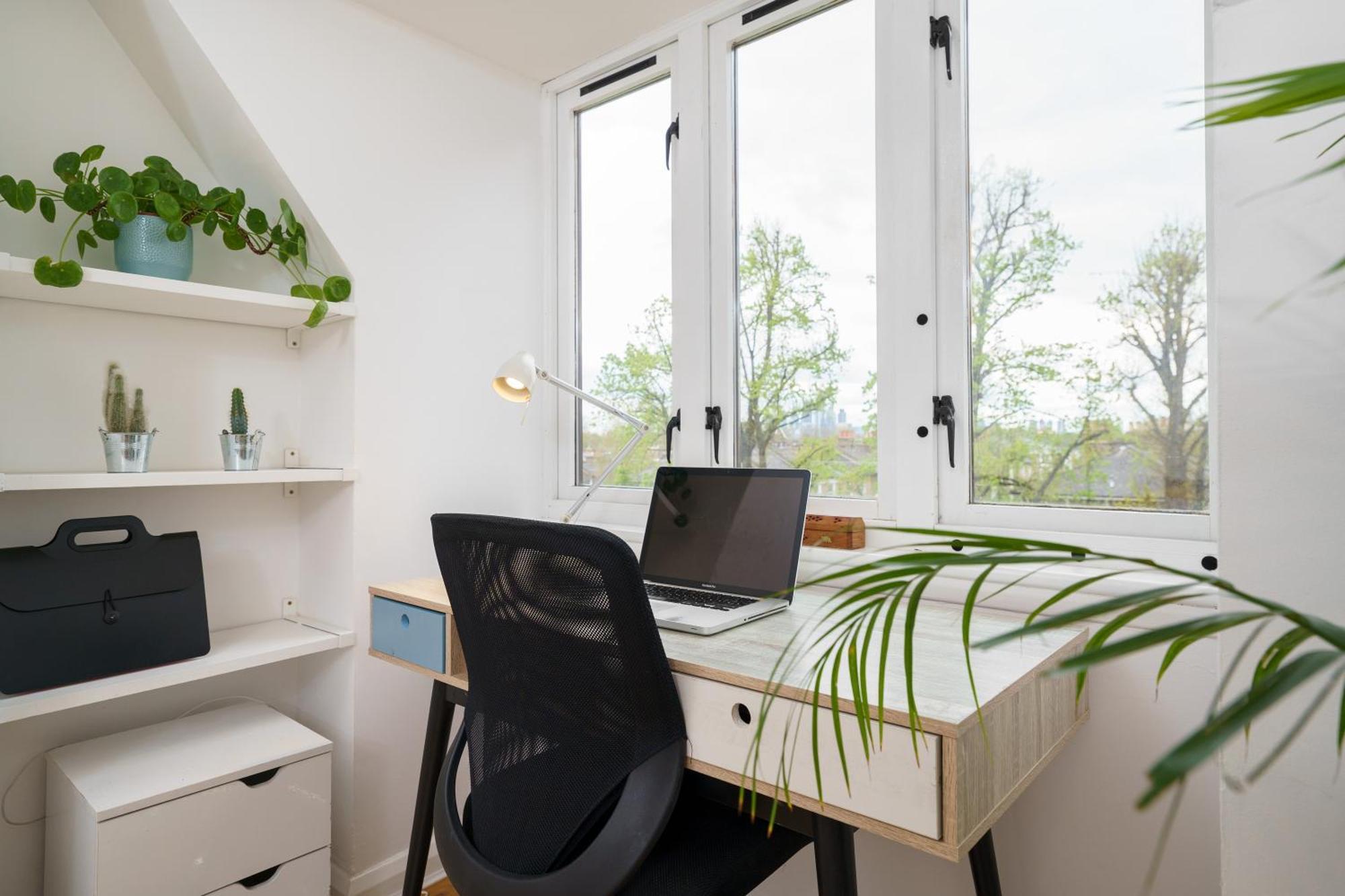 Lovely Apartment In Victoria Park Village ลอนดอน ภายนอก รูปภาพ