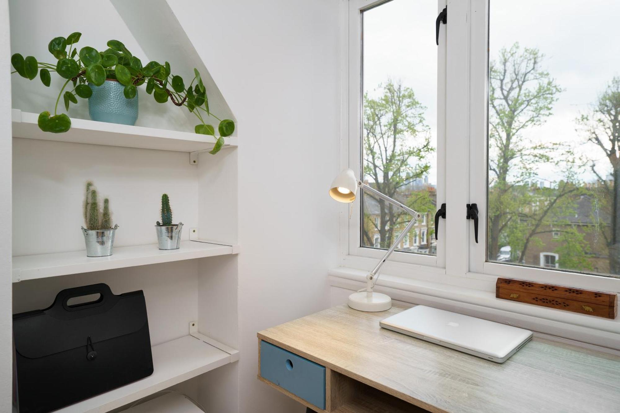 Lovely Apartment In Victoria Park Village ลอนดอน ภายนอก รูปภาพ