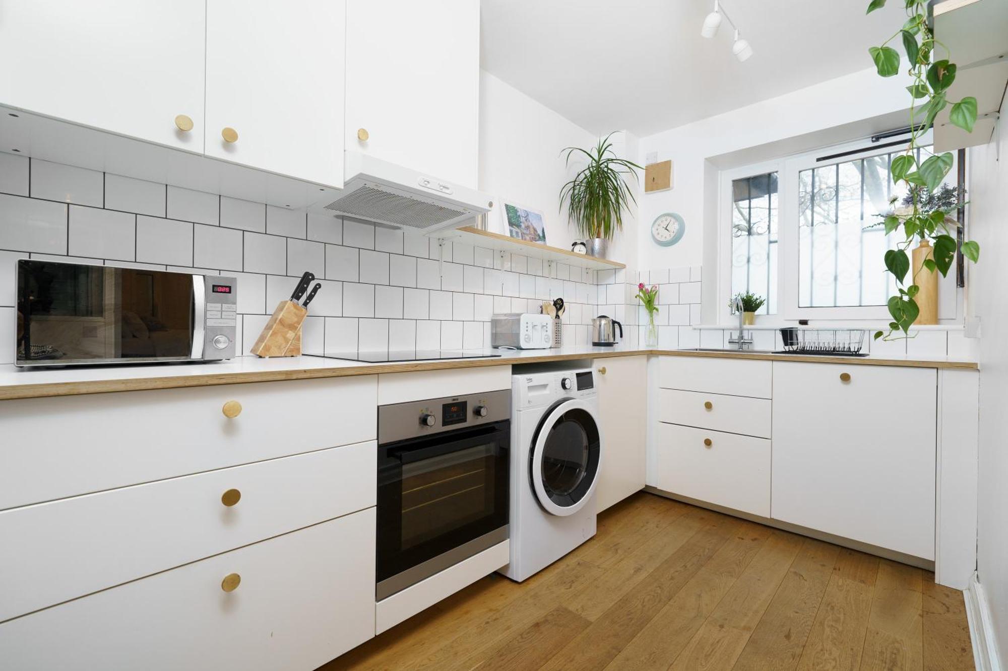 Lovely Apartment In Victoria Park Village ลอนดอน ภายนอก รูปภาพ