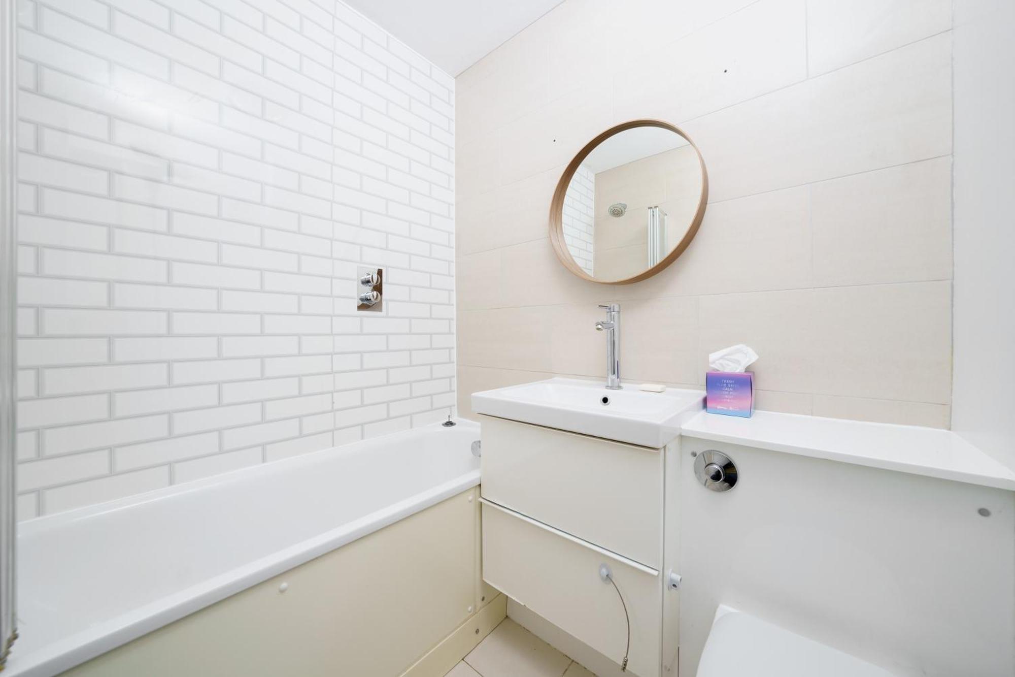 Lovely Apartment In Victoria Park Village ลอนดอน ภายนอก รูปภาพ